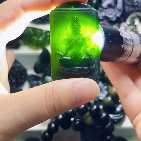 蛇纹石玉未镶嵌颈饰