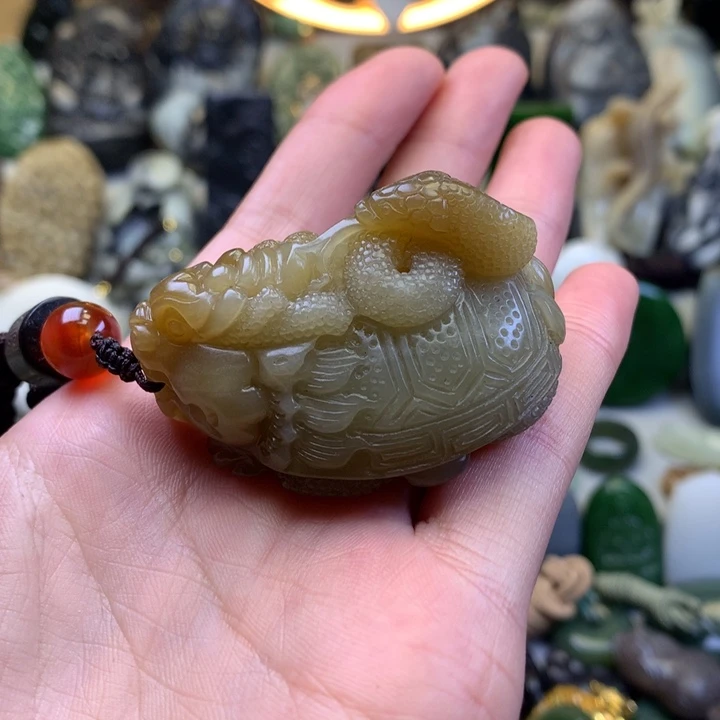 和田玉颈饰未镶嵌糖**?