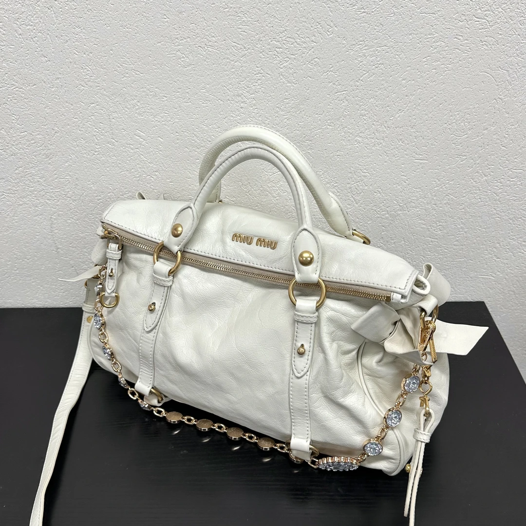 95新 MIU MIU/缪缪 奶白色蝴蝶结大号机车斜挎包 底长35 123336