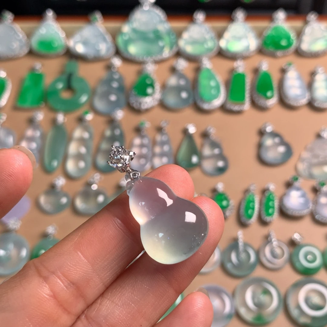 翡翠18K金镶嵌颈饰巨纯大葫芦