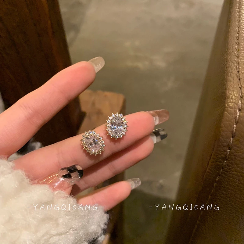 铜合金耳饰 轻奢椭圆鸽子蛋耳钉精致高级感耳环小众百搭新款