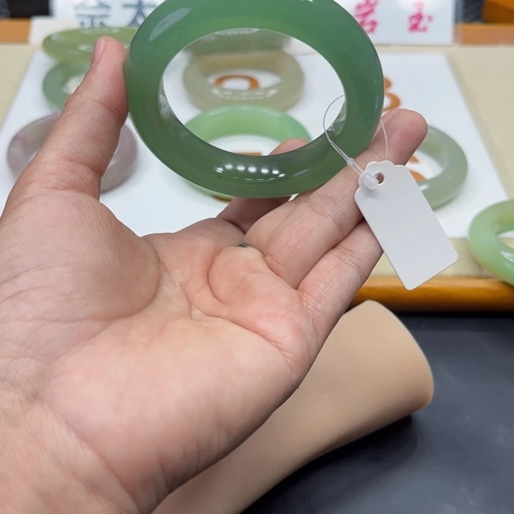未镶嵌手镯石英质玉自*