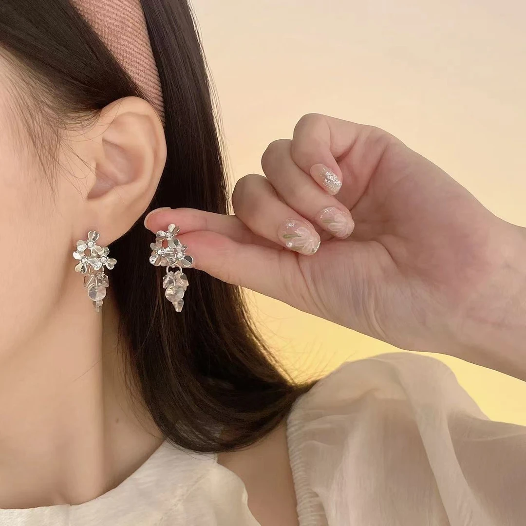 合金亚克力耳饰 银色花朵锆石耳钉爆款轻奢高级感耳坠