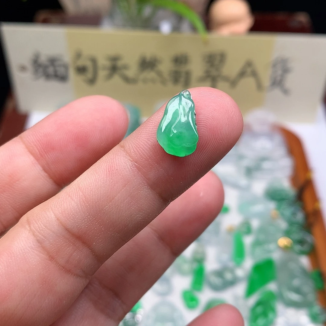 翡翠散珠缅甸天然A货翡翠阳绿白菜