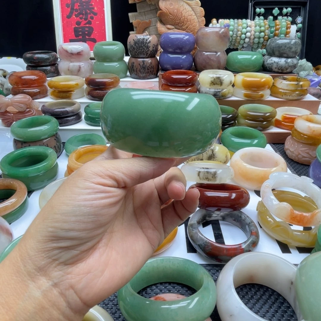 玉***儿石英岩玉未镶嵌手镯