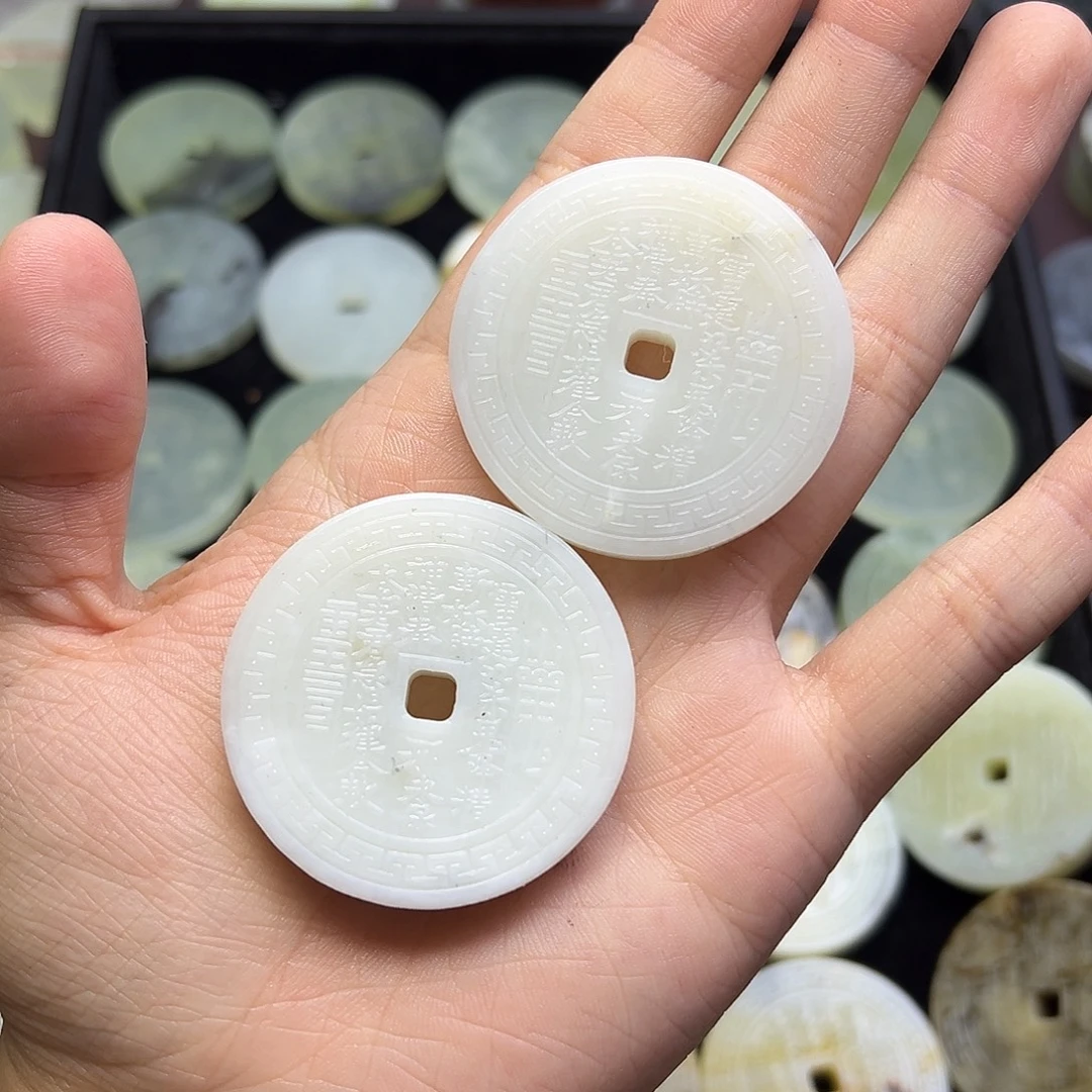 小***鱼未镶嵌蛇纹石玉颈饰