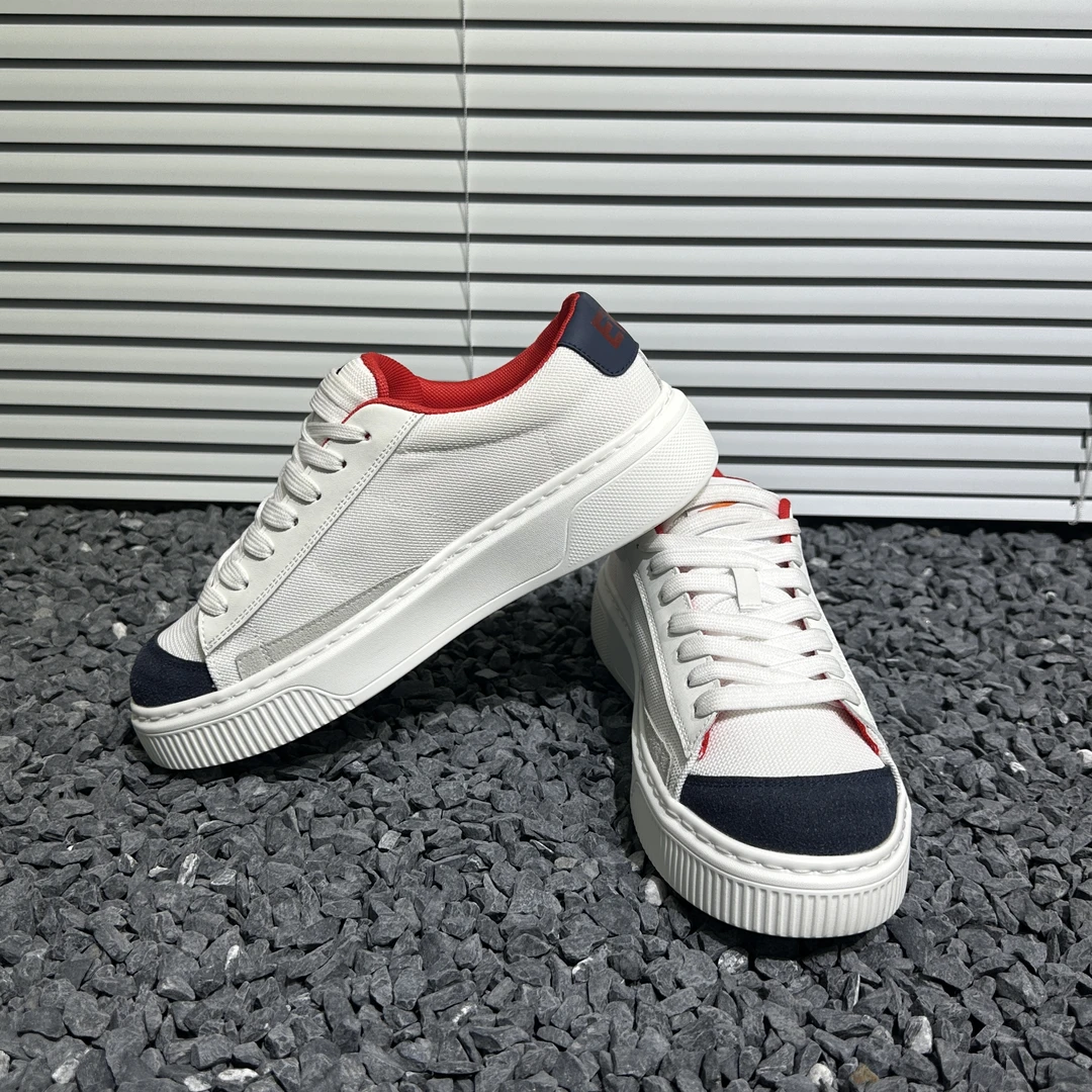 夏季新款时尚板鞋男款舒服百搭超轻透气软底软面养脚防滑