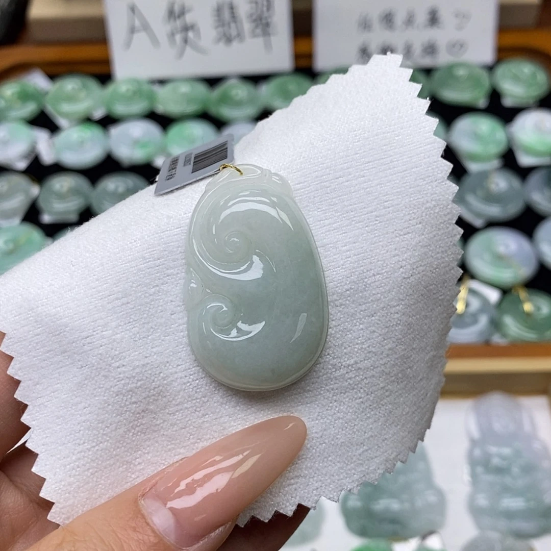 【闪购商品】翡翠颈饰未镶嵌如意