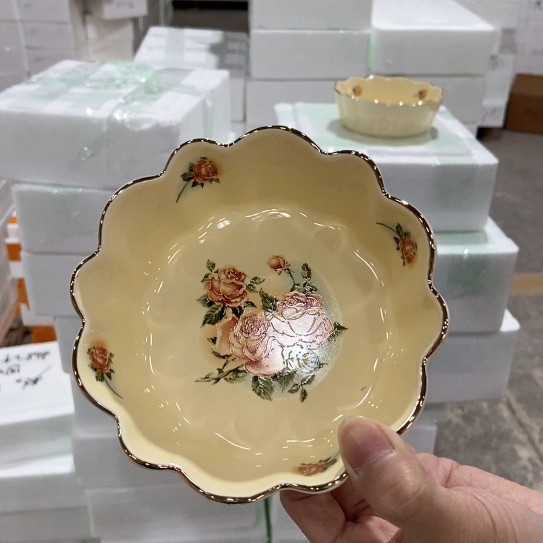星博陶瓷………………………………12