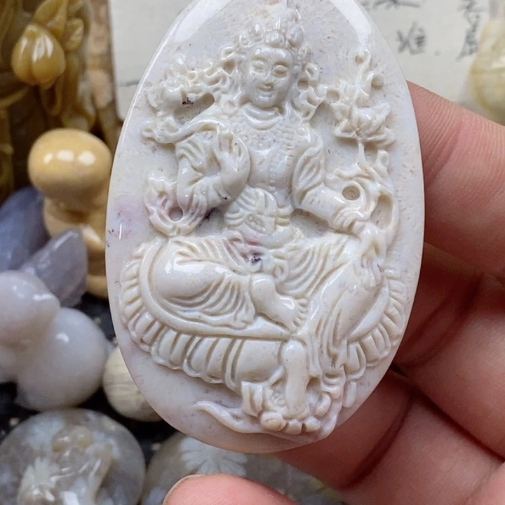 颈饰未镶嵌硅化珊瑚（珊瑚玉）