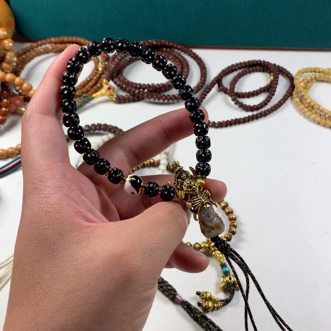 吊坠椰蒂。。。。。。。。。。。