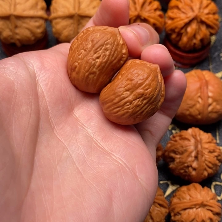 文玩核桃吊坠半壁