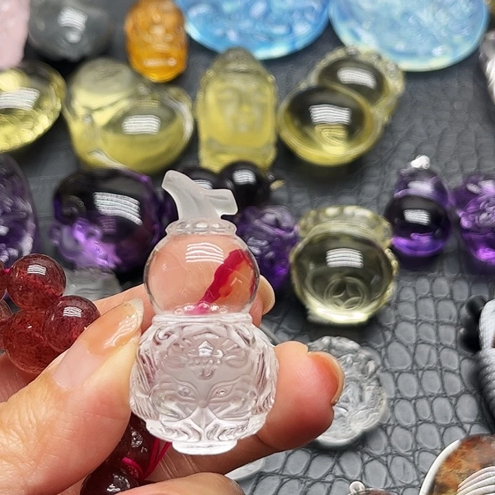 云***轻未镶嵌颈饰水晶水晶