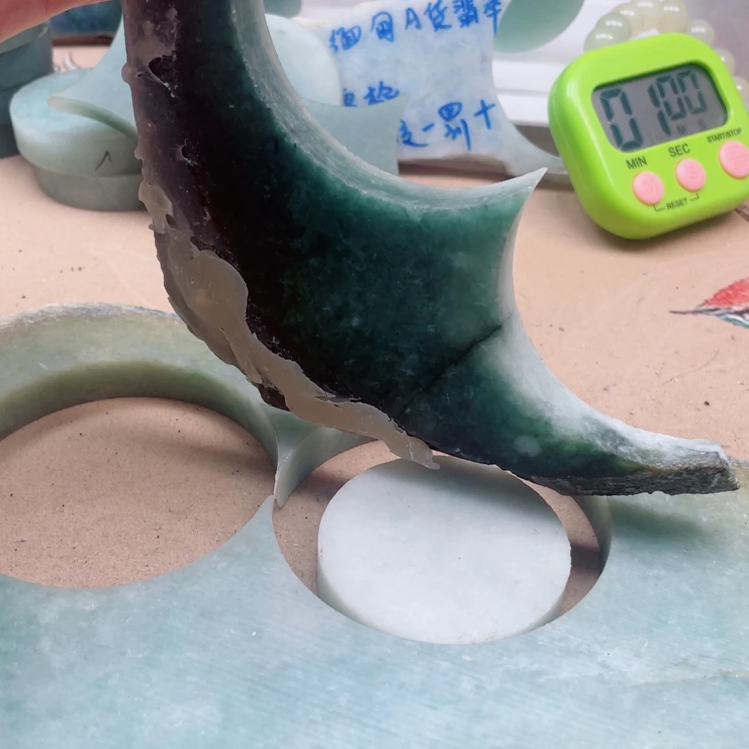 翡翠未镶嵌颈饰440……