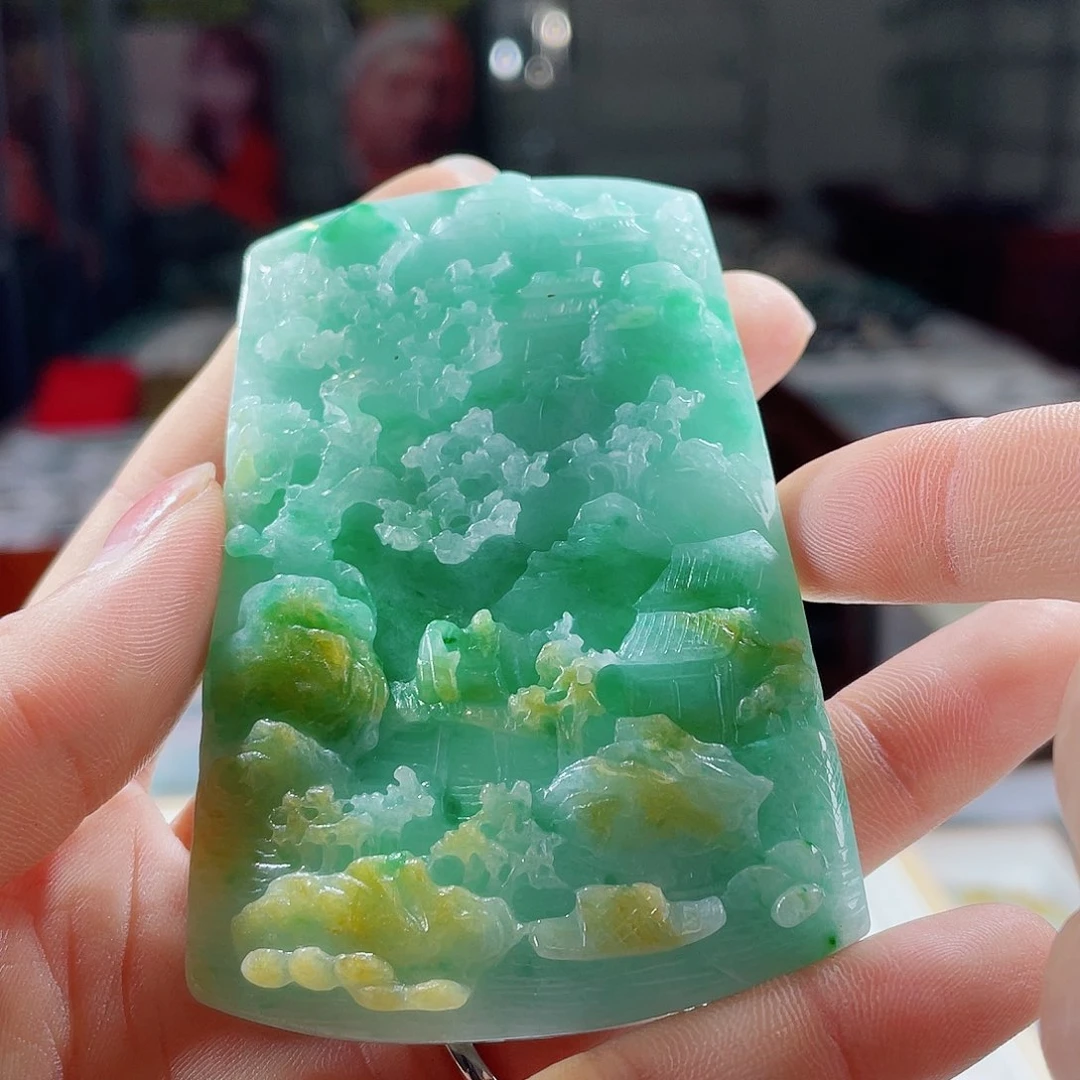翡翠未镶嵌颈饰一个