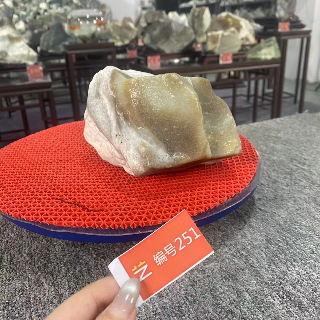 新疆玉料原石发一件编号251