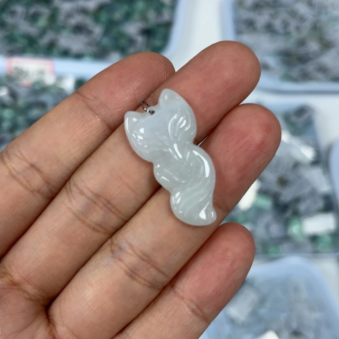 颈饰未镶嵌翡翠九尾狐