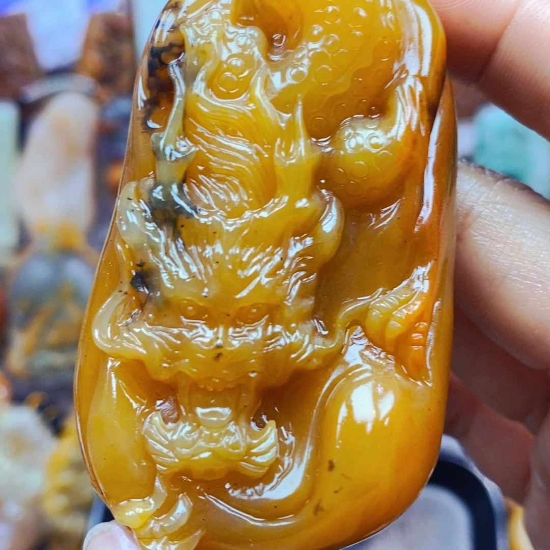 石英质玉（黄龙玉）未镶嵌颈饰
