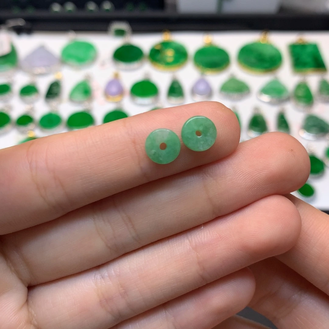 翡翠未镶嵌吊坠(不含链)有纹裂