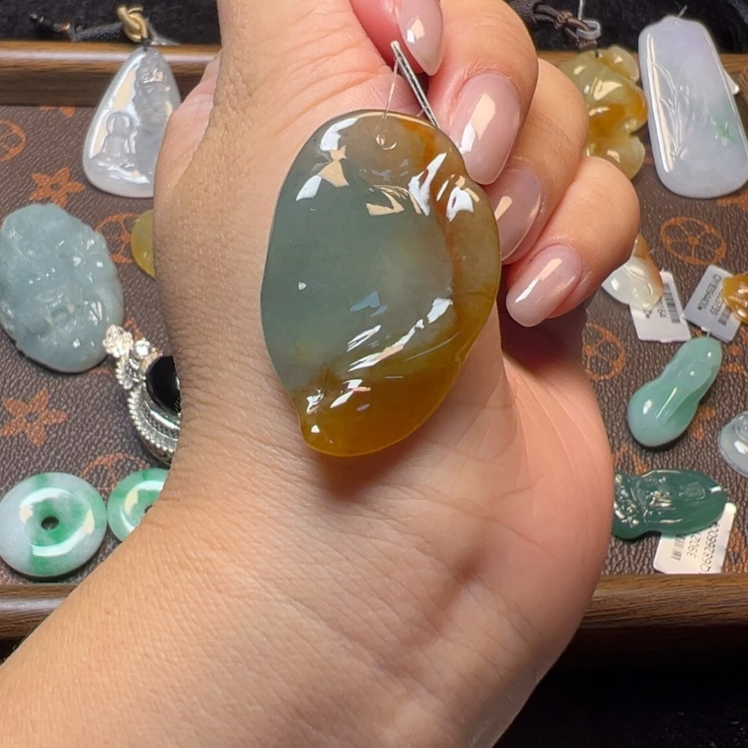 翡翠未镶嵌颈饰胶块料