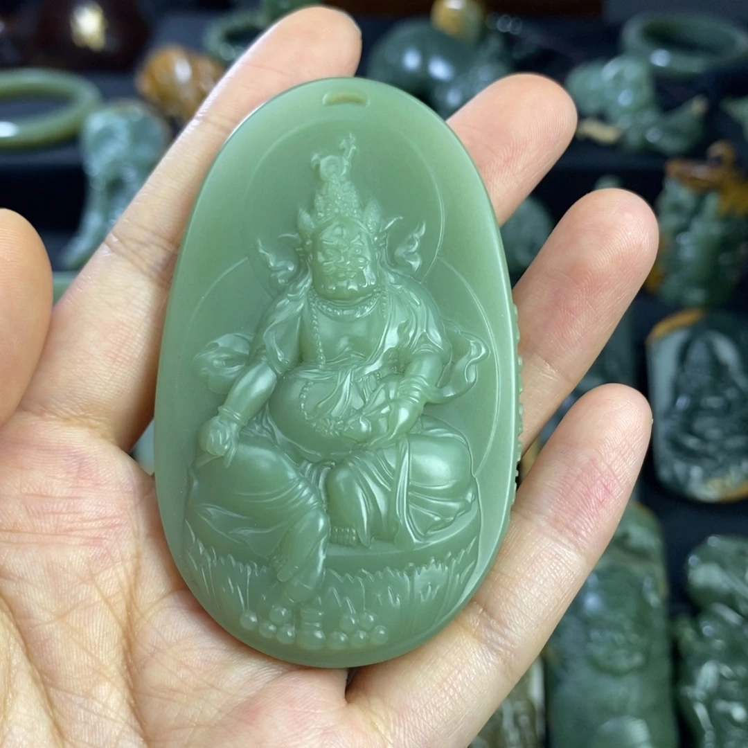 醉***尘未镶嵌岫岩老玉（透闪石质玉）挂件