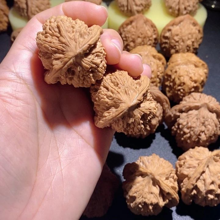 赵***文玩核桃吊坠靠山王