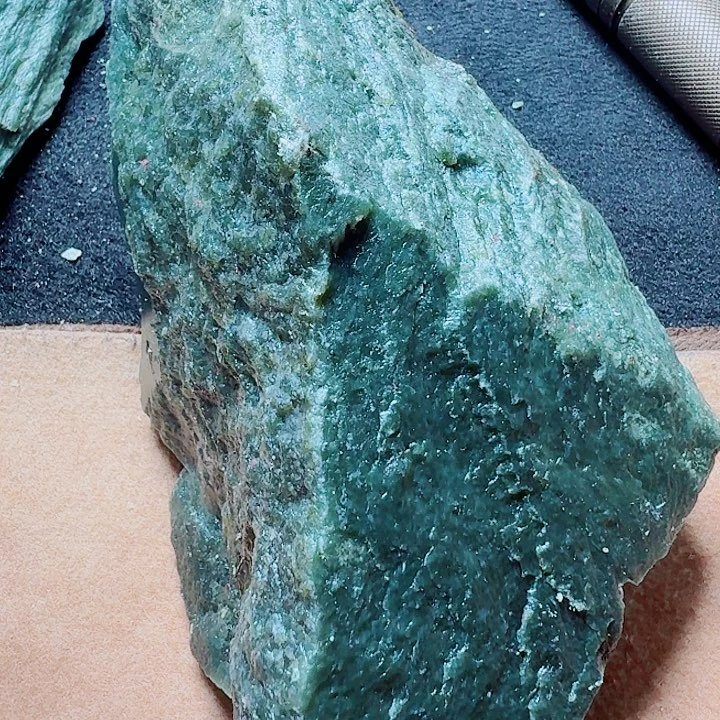 生***干和田玉（糖玉）未镶嵌珠宝半成品