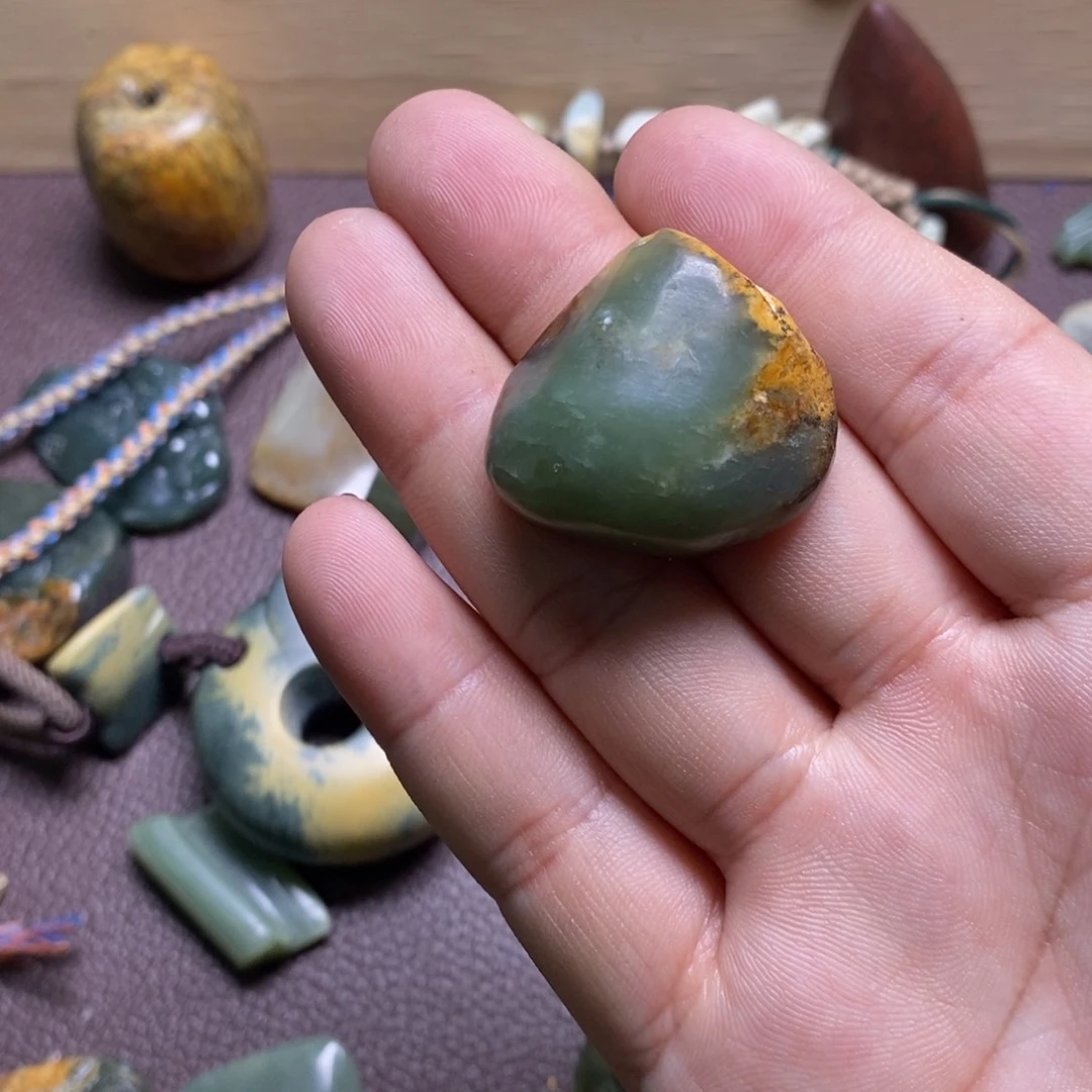 岫岩河磨玉（透闪石质玉）无未镶嵌