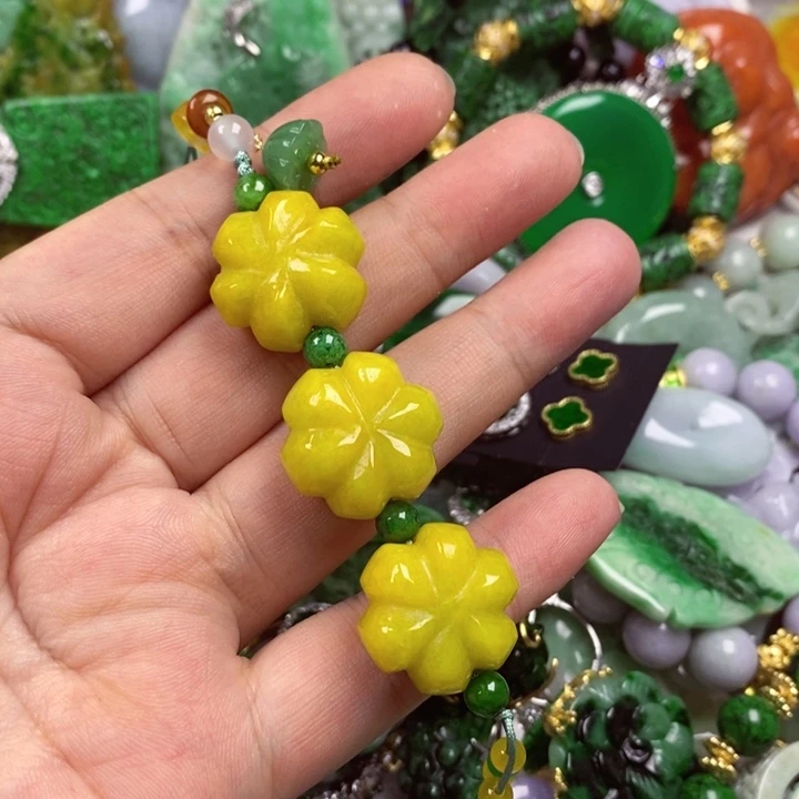 翡翠未镶嵌吊坠(赠链)