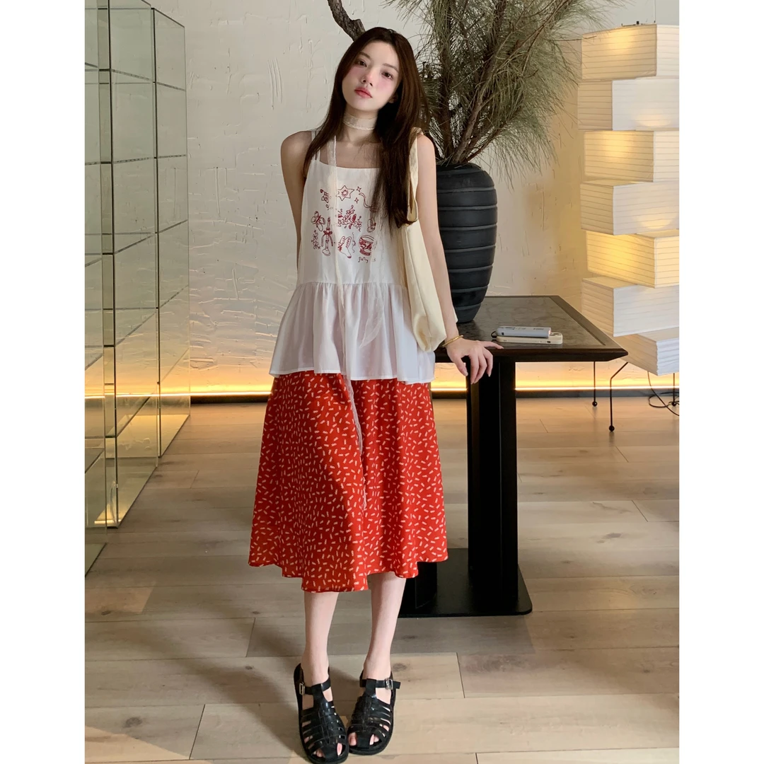 卡通印花吊带背心无袖叠穿上衣+流行超好看碎花半裙套装