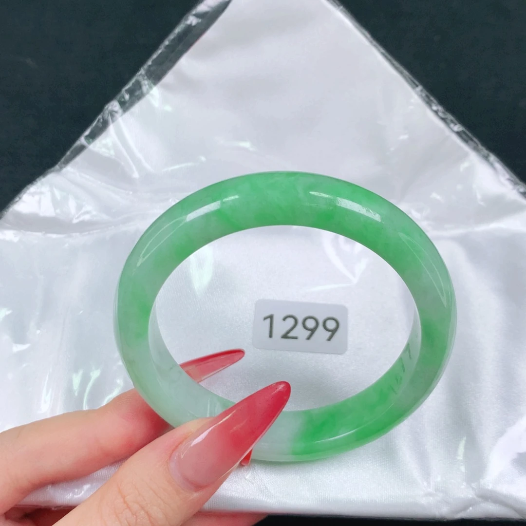 翡翠未镶嵌手镯天然翡翠手镯04