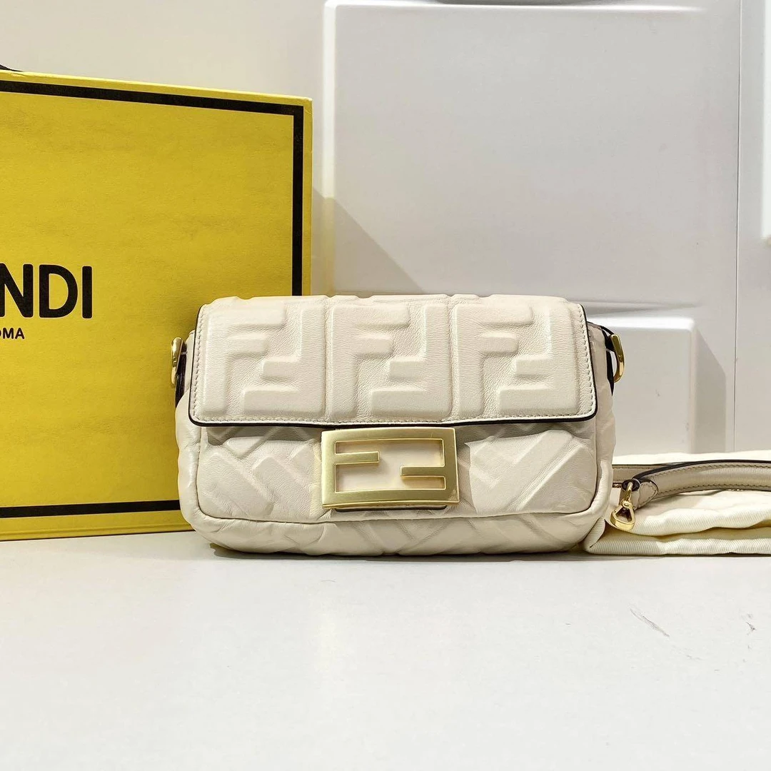 胖虎安安/芬迪/95新/公价0/箱包/单肩包/312506160056