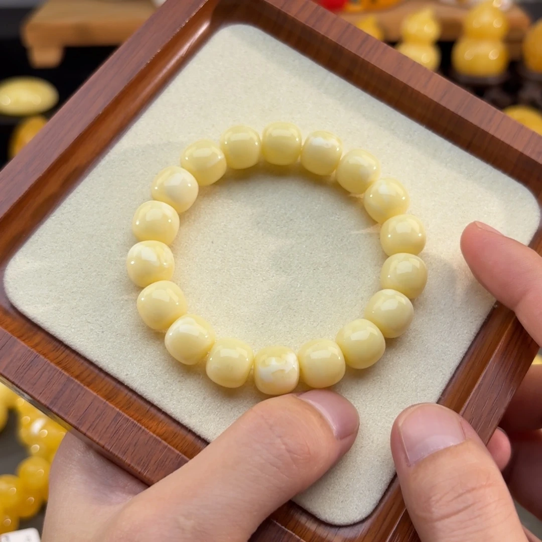 琥珀未镶嵌裸石11.9mm奶白浓蜡俄料同料