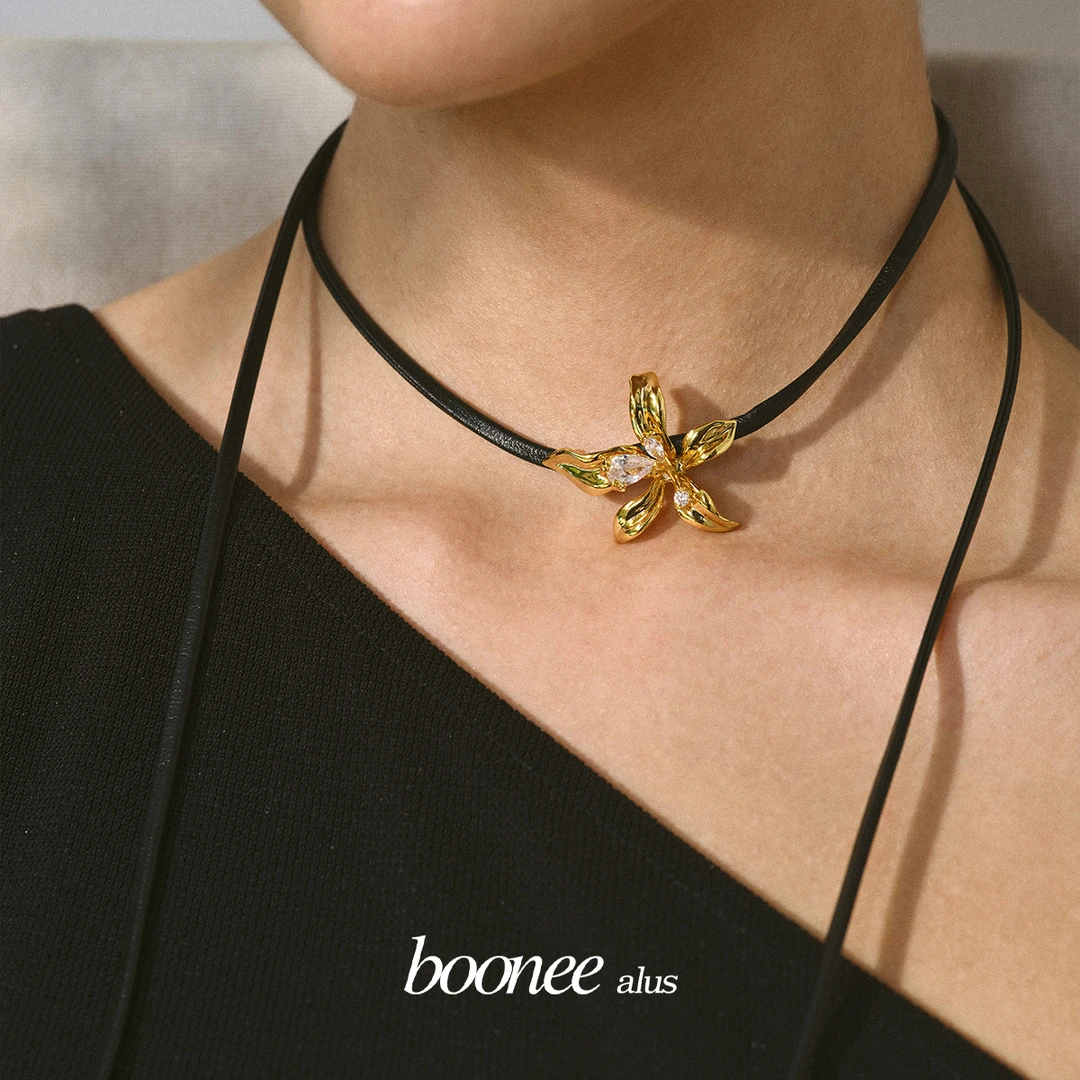 boonee alus 铜合金项链 设计感皮绳项链花朵吊坠锆石长款锁骨链