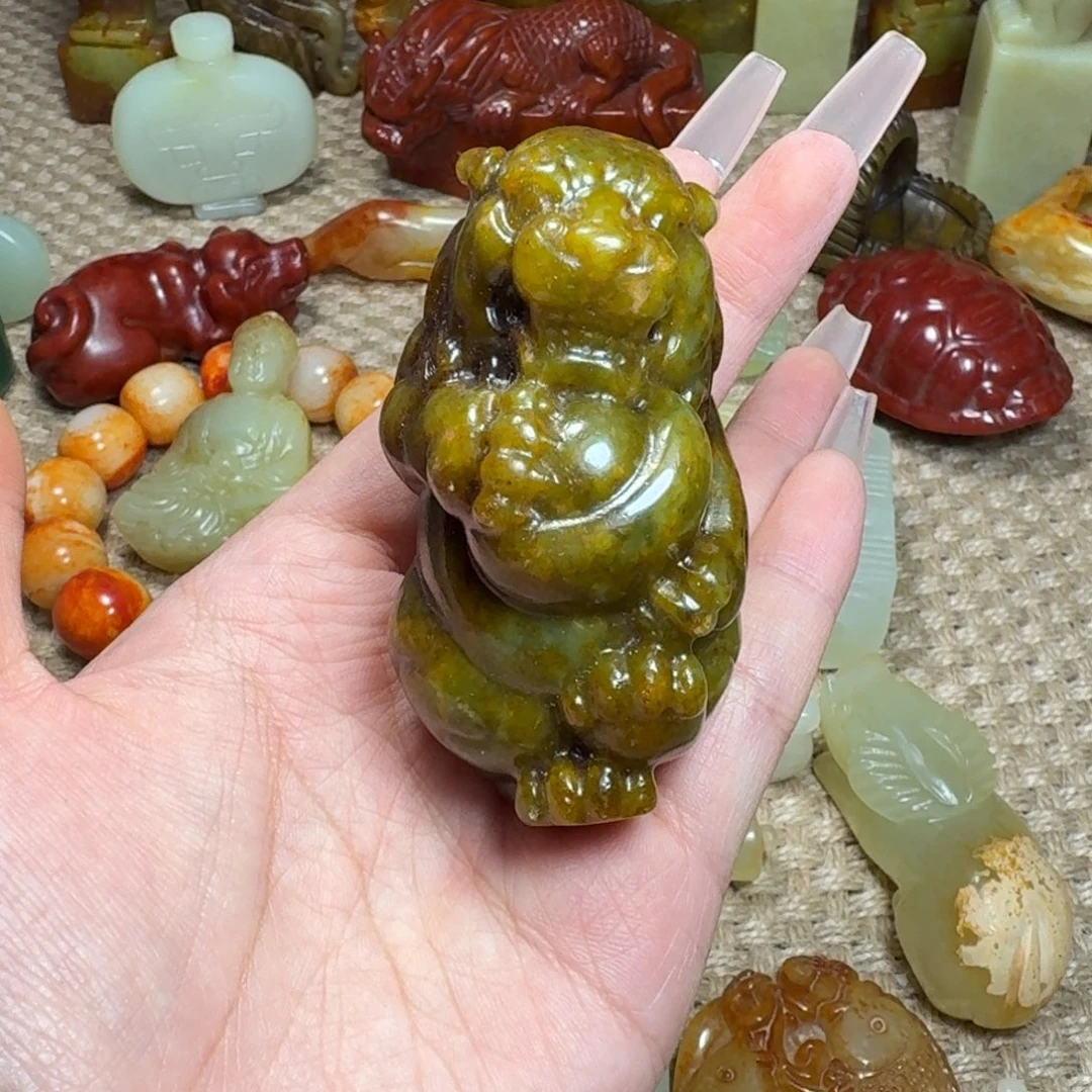 蛇纹石玉未镶嵌颈饰