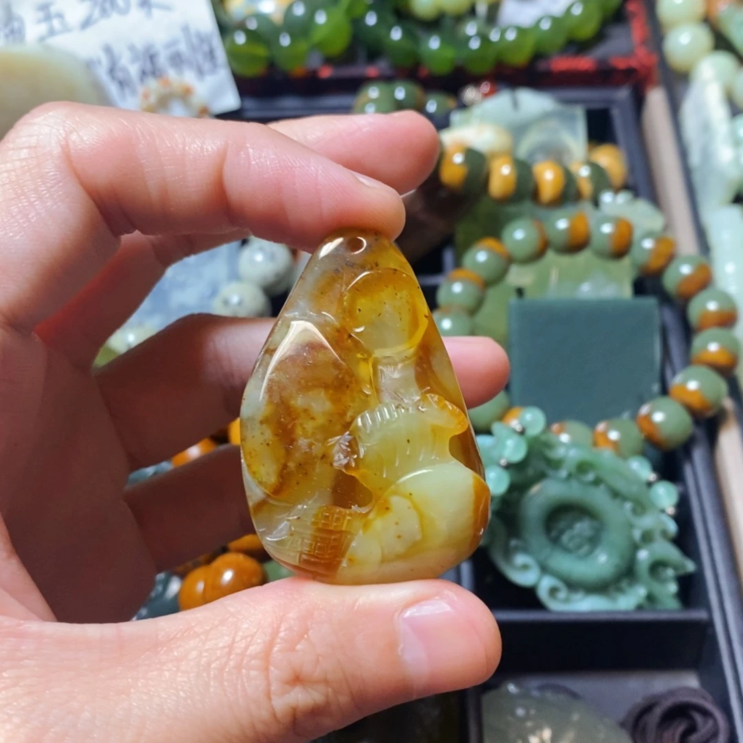 蛇纹石玉未镶嵌颈饰