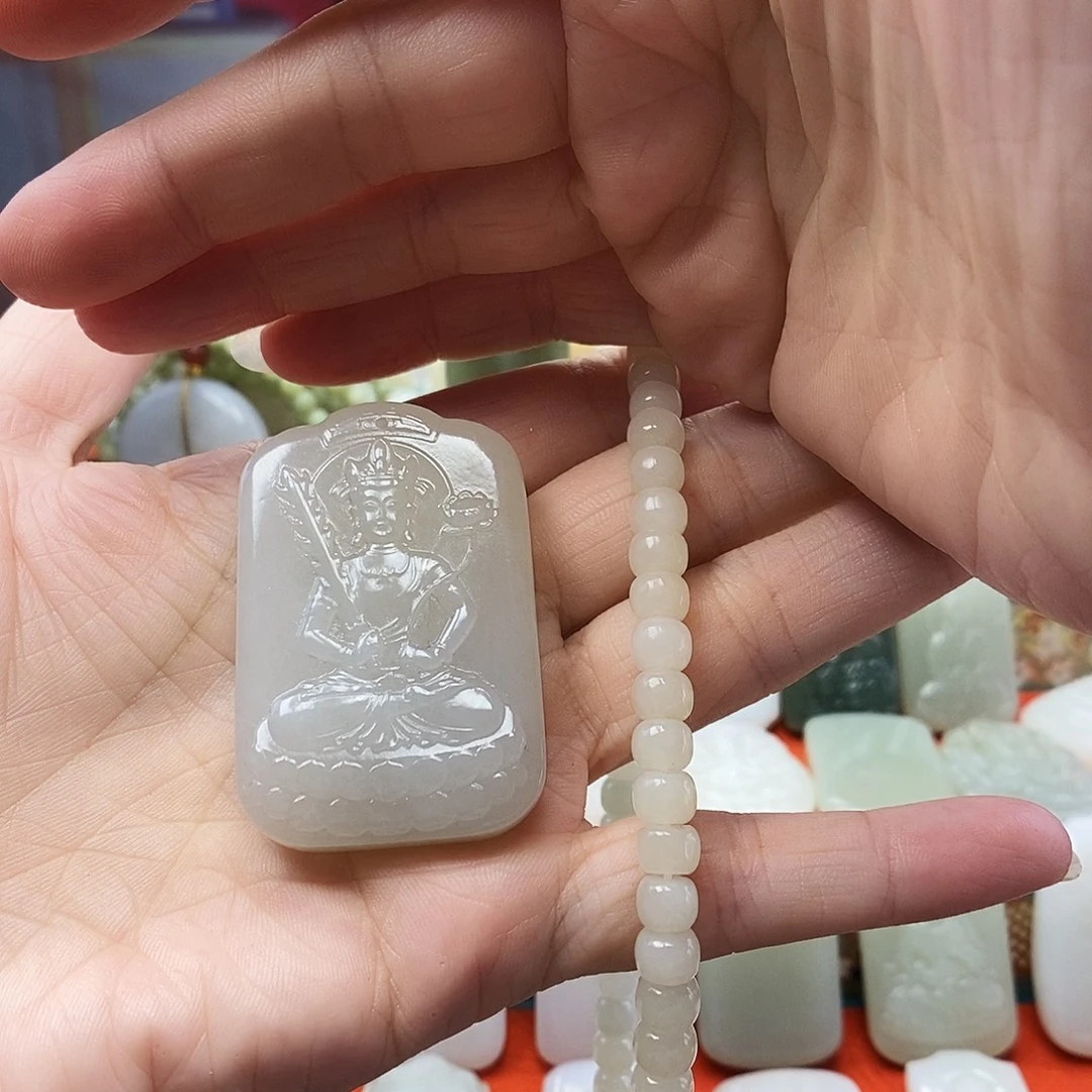 C***Y和田玉未镶嵌颈饰