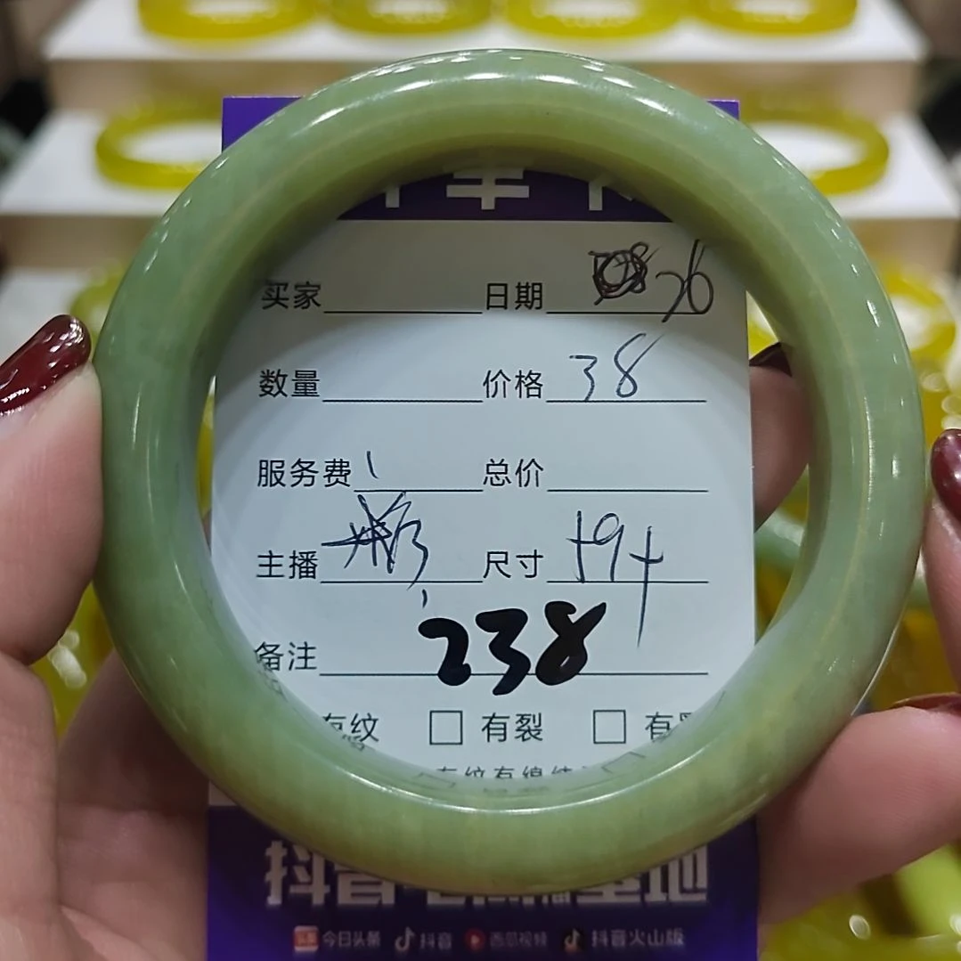 蛇纹石玉手镯未镶嵌糖****?