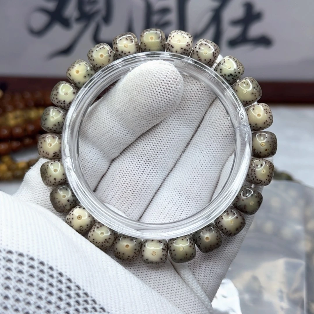 吊坠星月菩提9+大眼睛同枝糯冰 230