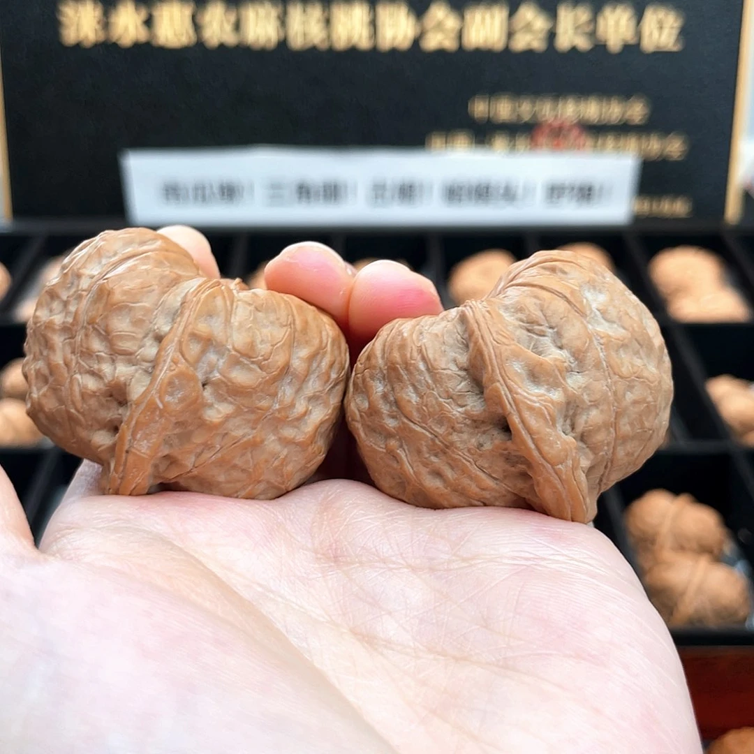 把件文玩核桃新****常深凹底正肩4215