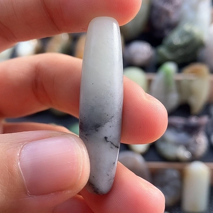 颈饰未镶嵌和田玉（糖玉）