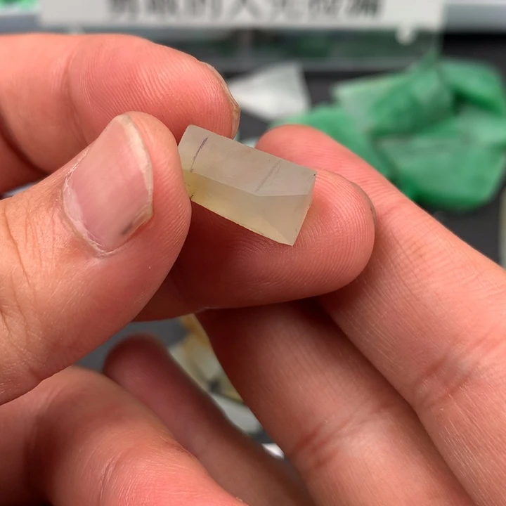 定制翡翠未镶嵌材料定制