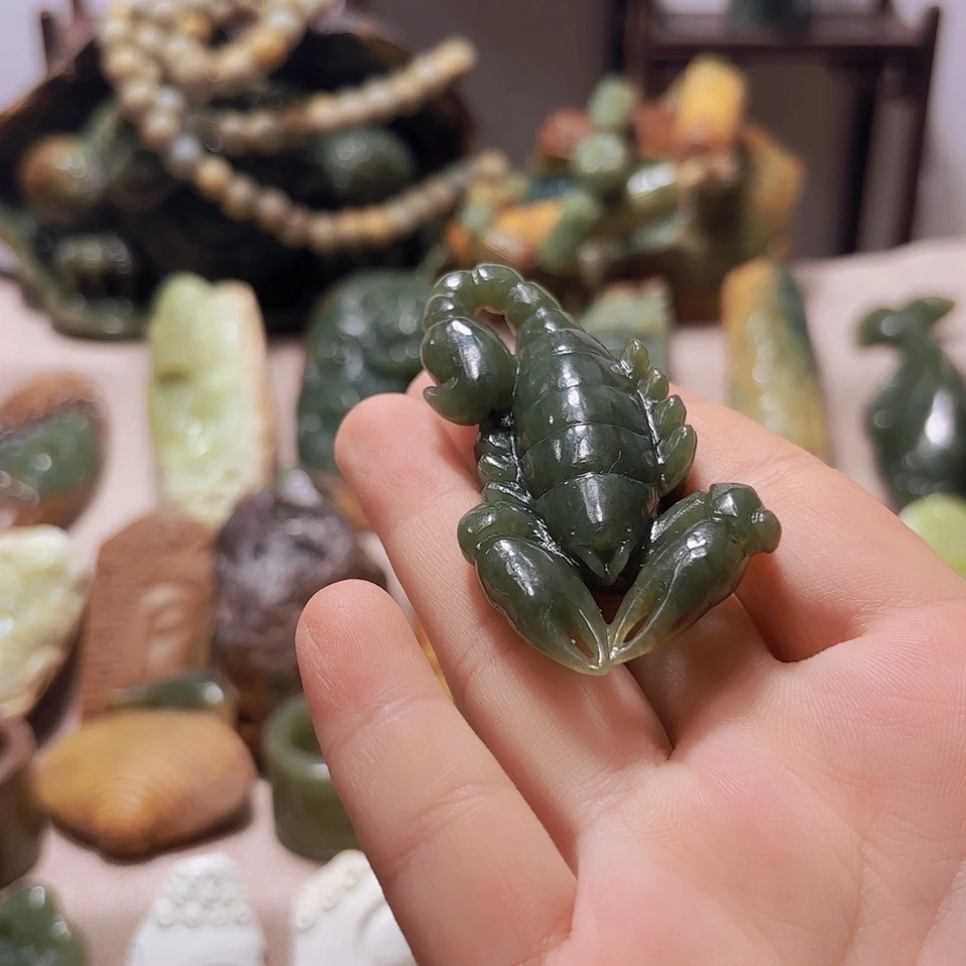 未镶嵌岫岩河磨玉（透闪石质玉）挂件