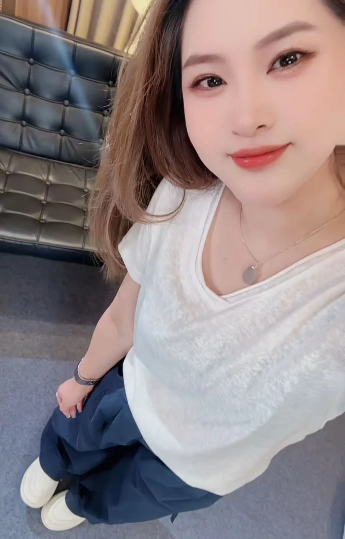 【AXIN定制】洋气简约显瘦百搭V领T恤 4531