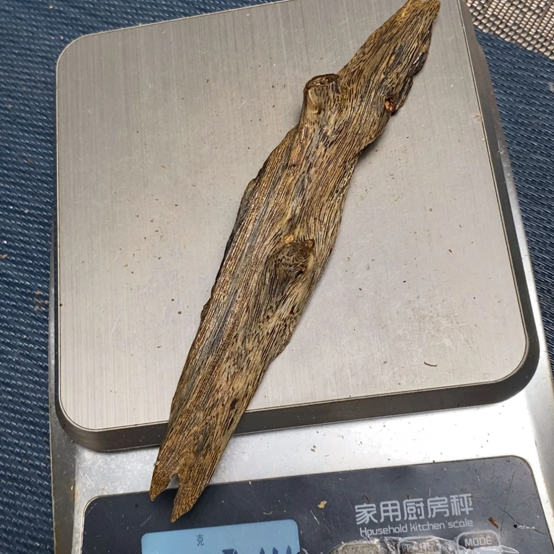 木～**～手工艺非遗技艺竹木根雕及其制品克重：21.4