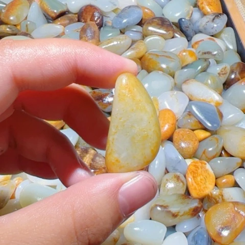 和田玉（糖玉）未镶嵌颈饰10克