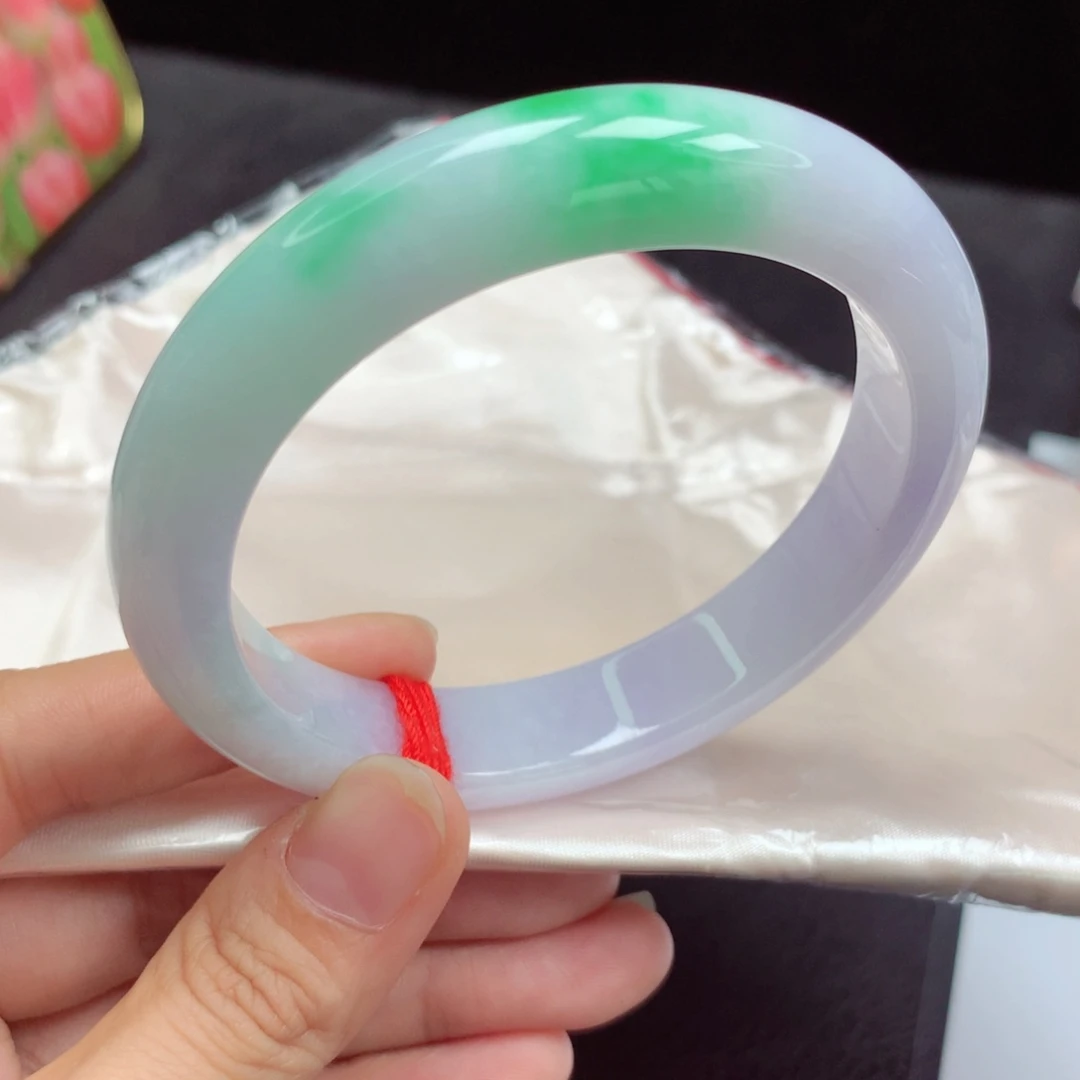 翡翠手镯未镶嵌阳绿