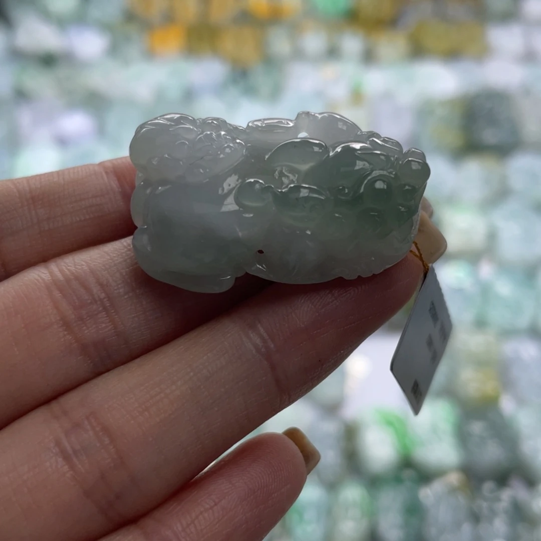 翡翠未镶嵌颈饰貔貅