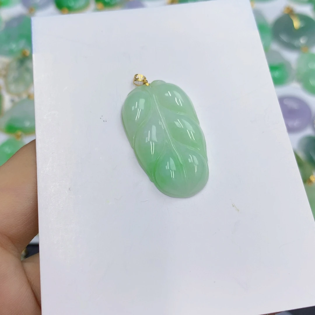 翡翠18K金镶嵌颈饰翡翠