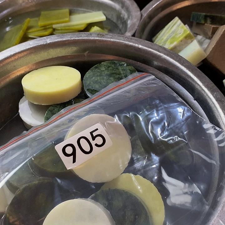 蛇纹石玉未镶嵌珠宝半成品张*